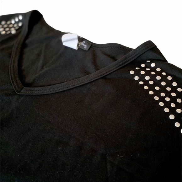 French Atmosphere studded v-neck T-shirt - Picture 3 of 5